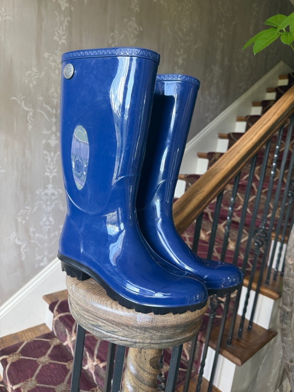 UGGS SHAYE ladies, cobalt blue rain, boot size 7 perfect condition